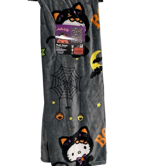 Hello Kitty Halloween Throw Blanket NWT - Picture 1 of 3